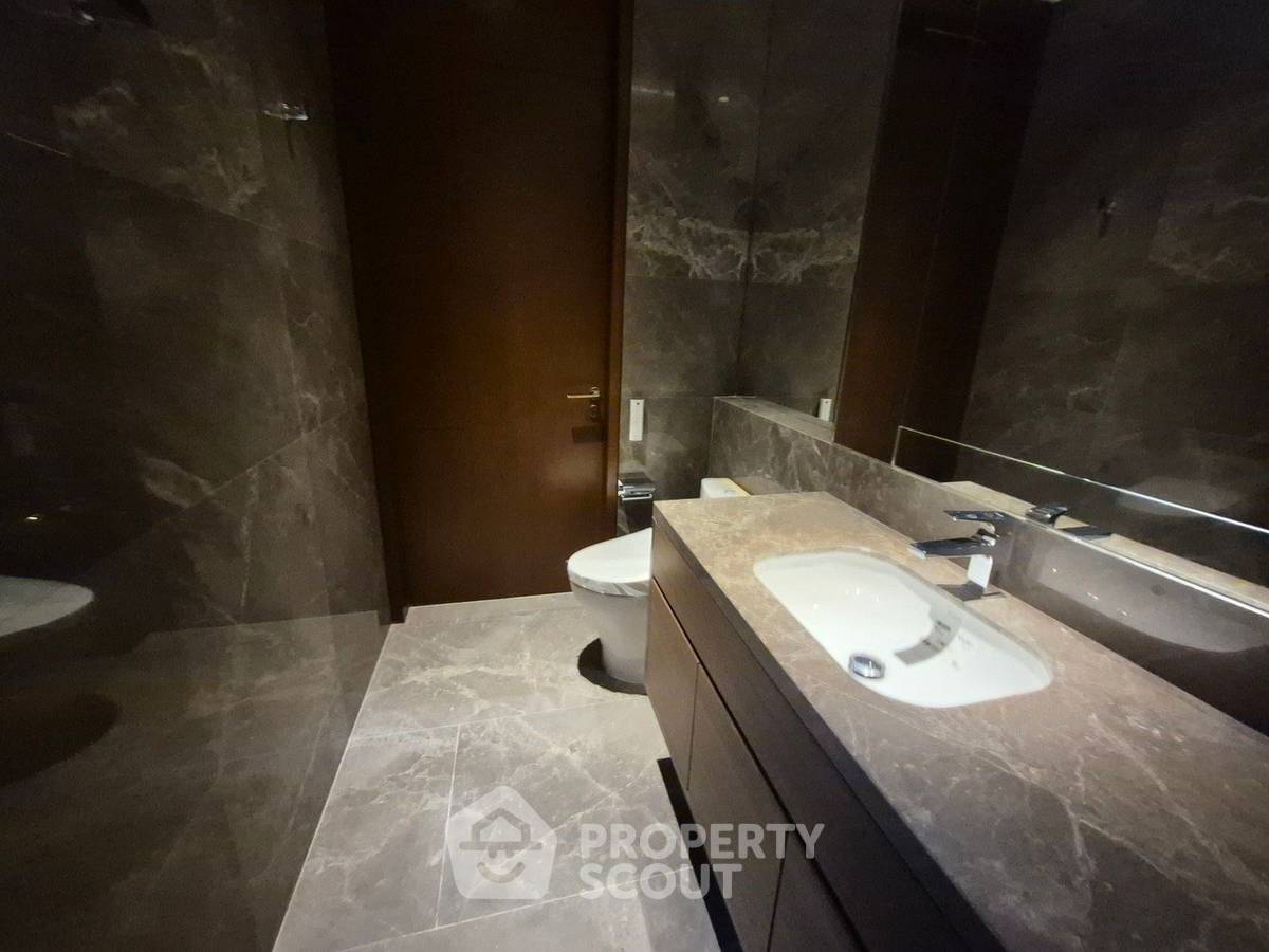 picture 2-BR Condo At Dusit Central Park, 23rd Floor, 90m To MRT Silom (ID 3057412) - 9/9