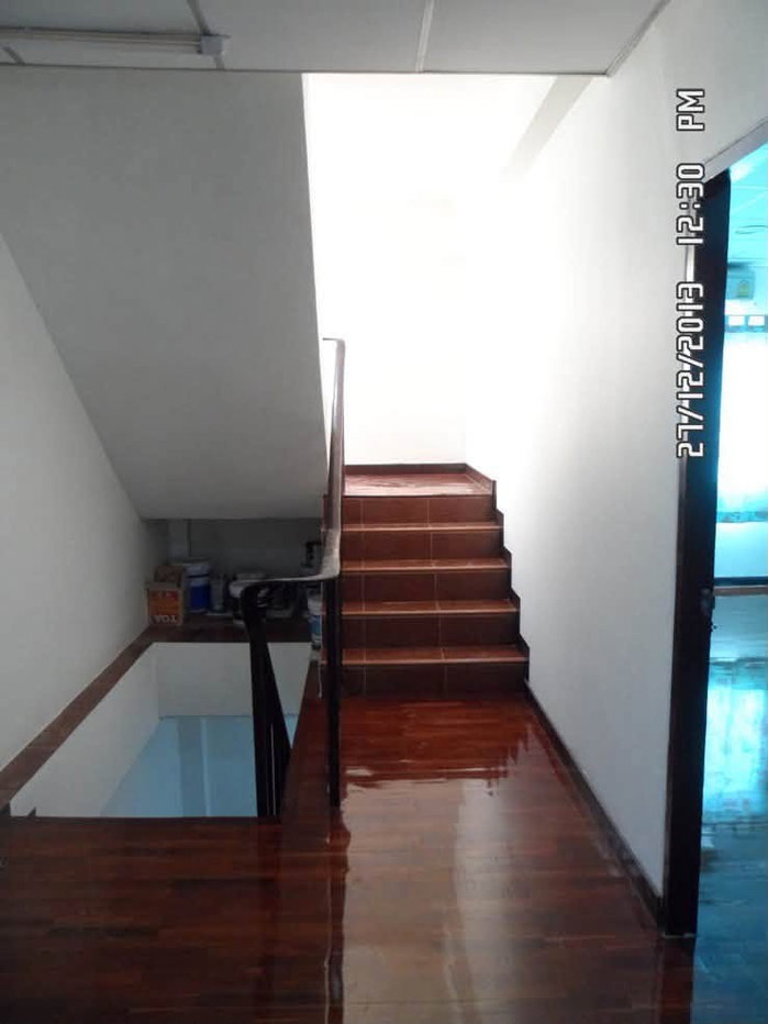 รูป ให้เช่า บ้านทาวน์เฮาส์ 3 ชั้น ในซอย รัชดา 32 หรือ ลาดพร้าว 41 บ้าน 3 ชั้น 4ห้องนอน 3ห้องน้ำ 5แอร์ 2ที่จอดรถในบ้าน บ้านเปล่า - รูปที่ 6/11