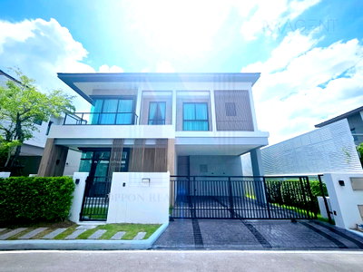 บ้านเดี่ยวให้เช่า : ให้เช่าบ้านเดี่ยว 2 ชั้น บางกอก บูเลอวาร์ด บางนา กม.5 4 ห้องนอน 4 ห้องน้ำ