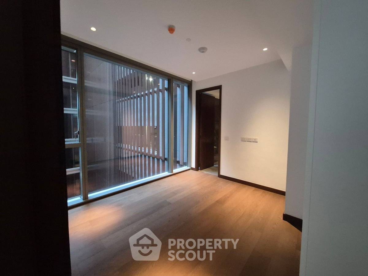 picture 2-BR Condo At Dusit Central Park, 23rd Floor, 90m To MRT Silom (ID 3057412) - 4/9