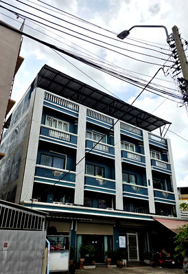 Shophouses for sale Khae Rai Station : Large Commercial Shophouse Near Yaek Tiwanon BTS Station, 3 Storeys, 4 Connected Units, with a Mezzanine Floor and Rooftop Terrace