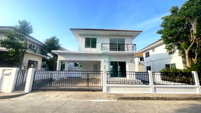 บ้านเดี่ยว ถนนกรุงเทพ-ชลบุรี มอเตอร์เวย์ : ขายบ้านเดี่ยว โครงการ เพอร์เฟค เพลส สุขุมวิท 77 - สุวรรณภูมิ 2 ชั้น 3 ห้องนอน 2 ห้องน้ำ