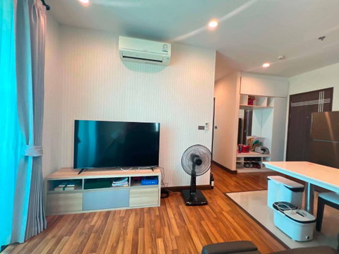 Sale! The Rise Residence Condo, 2 Bedrooms, 53 sq.m., 20th Floor. Price: 3.5 Million Baht (Excellent Price!)