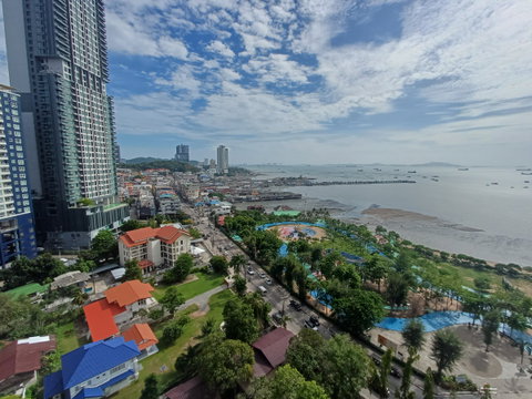 Ladda Plus Sriracha 2 Bedroom 82 SQ.M. Seaview/CityView Luxury Condo for Rent