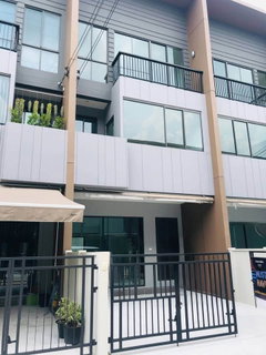 รูปภาพ 3-story townhome for rent, Baan Klang Muang Ratchaphruek, near the Red Line Skytrain