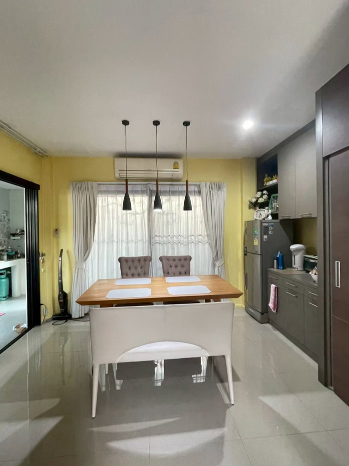 รูป ขายบ้านเดี่ยวสไตล์โมเดิร์น 4 นอน 3 น้ำ พร้อมครัวไทยต่อเติม ราคาดีมาก✅ ใกล้ทางด่วนจตุโชติ มอร์เตอร์เวย์สาย 9 แฟชั่นไอส์แลนด์ - รูปที่ 3/11
