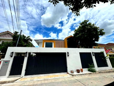 ขายบ้านเดี่ยว : ขายบ้านเดี่ยว ตกแต่งมากกว่า 1.5 ล้านบาท เพอเฟคเพลส รัตนาธิเบศร์ 4ห้องนอน 4ห้องน้ำ 59.8 ตร.ว.