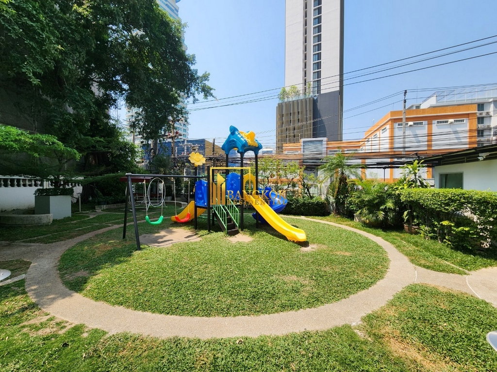 picture Royal Castle | Superb Value 3 Bedroom Condo in Phrom Phong - BR17311CD - 39/41