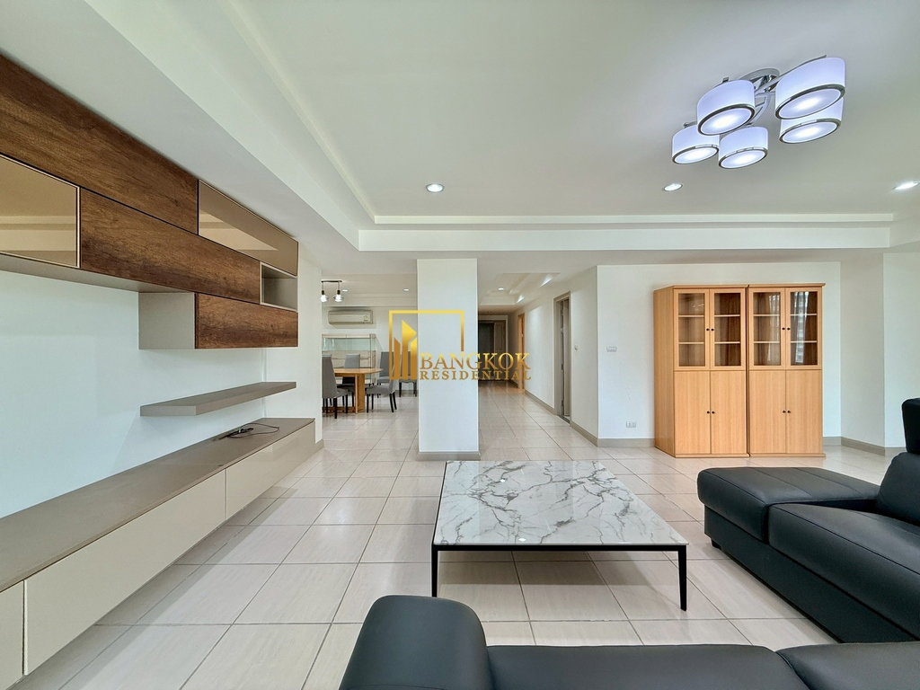 picture Royal Castle | Superb Value 3 Bedroom Condo in Phrom Phong - BR17311CD - 4/41