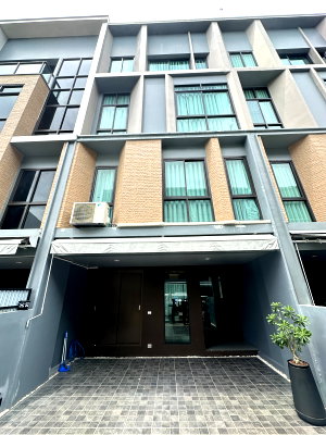ขายทาวน์โฮม : ขาย Estara Haven Pattanakan 20 บ้าน 3 ชั้นครึ่ง 3 ห้องนอน ขายพร้อมผู้เช่า ราคา 12 ล้านบาท