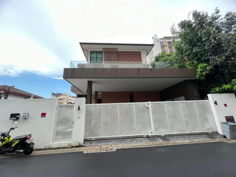 WS8037 🏡✨ 3-story detached house for rent, Sutthisan - Inthamara 29, near the BTS Skytrain. Large house with spacious area. Only 350,000 baht/month.