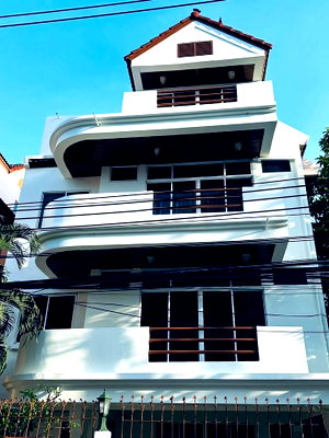เช่าบ้านเดี่ยว ถนนเพชรบุรี กรุงเทพฯ : ให้เช่าบ้านเดี่ยว 4 ชั้น ซอยสุขุมวิท 31 (แยก 2) ใกล้ BTS พร้อมพงษ์ พร้อมเข้าอยู่ (H6918)