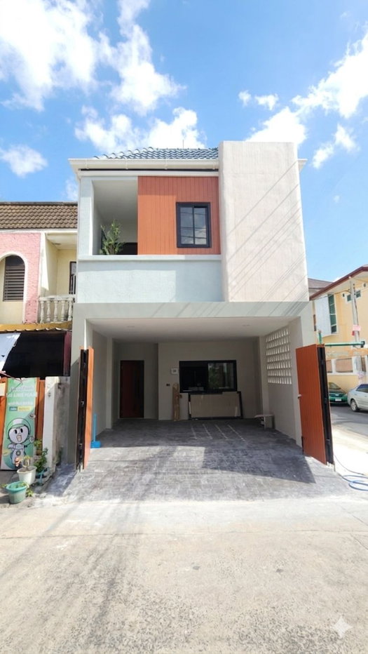 รูป 🏡✨ บ้านรีโนเวทใหม่ พร้อมเข้าอยู่ 📍 หมู่บ้านรุ่งเจริญ โชคชัย 4 ซอย 3 ทำเลโชคชัย 4 ซอย 3 เดินถึงรถไฟฟ้าได้! - รูปที่ 8/19