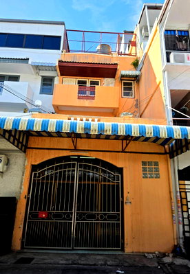 Townhouses for rent Thonburi Vocational College : Townhome For Rent at Charan 13, 4 bed 4 bath