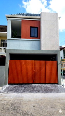 Townhouses for sale : 🏡✨ Newly Renovated House, Ready to Move In, Chokchai 4 Soi 3, Walking Distance to BTS!