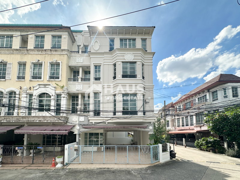 Townhouses for sale : Baan Klang Mueang The Paris Ratchavipha / 4 Bedrooms #TPCC069