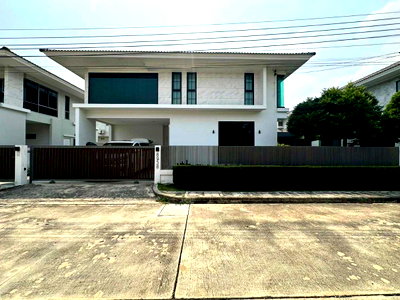 บ้านเดี่ยวให้เช่า : *AP191* 🏡 บ้านใหม่ไม่เคยเข้าอยู่! ให้เช่าบ้านเดี่ยว Perfect Place กรุงเทพกรีฑาตัดใหม่ | 222 ตร.ม. 3ห้องนอน 4ห้องน้ำ  | ใกล้ Brighton & Wellington 