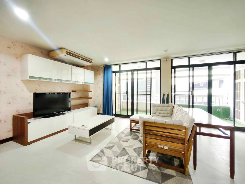 รูป คอนโด 3 ห้องนอน Baan Chan Condominium ใกล้ทองหล่อ | ชั้น 3 (ID 3062984) - รูปที่ 1/20