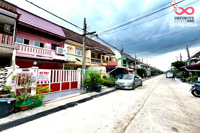 ทาวน์โฮม รร.เตรียมอุดมศึกษาน้อมเกล้า  : ขายทาวน์เฮาส์ 2 ชั้น 20 ตร.ว. ซอยรามคำแหง 98 สะพานสูง ใกล้รถไฟฟ้าสายสีส้ม สภาพดี ขายถูก