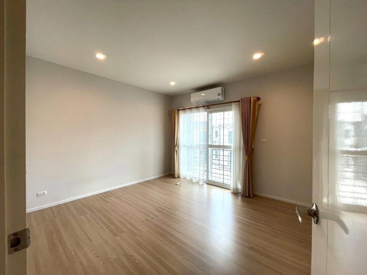 รูป 🏡✨ ให้เช่าทาวน์โฮม 3 ชั้น บ้านกลางเมือง สวนหลวง 3 ห้องนอน 3 ห้องน้ำ 3 ห้องนอน 3 ห้องน้ำ บ้านใหม่ พร้อมเข้าอยู่ | รองรับ EV Charger | - รูปที่ 10/12