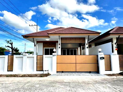 บ้านเดี่ยว วิทยาลัยเทคโนโลยีศรีราชา : บ้านเดี่ยวหลังมุม รีโนเวทใหม่ทั้งหลัง ทำเลดี หมู่บ้านสหภาพ 6 แหลมฉบัง