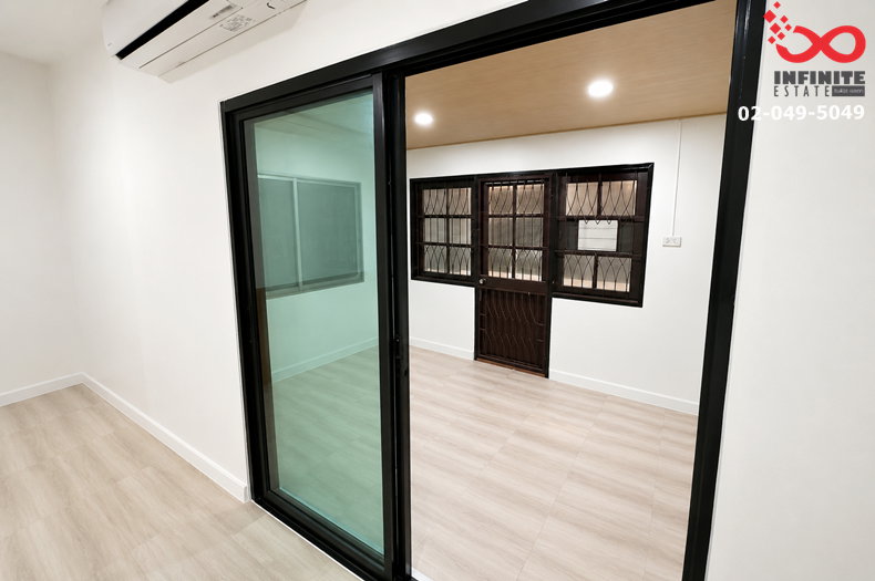 รูป ทาวน์เฮาส์ 2 ชั้น ประเสริฐมนูกิจ 42 หมู่บ้านสราญรมย์ รีโนเวทใหม่ ตรงข้ามสวน ใกล้แยกเกษตร–นวมินทร์ - รูปที่ 6/11