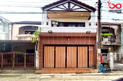 ขายทาวน์โฮม : ทาวน์เฮาส์ 2 ชั้น ประเสริฐมนูกิจ 42 หมู่บ้านสราญรมย์ รีโนเวทใหม่ ตรงข้ามสวน ใกล้แยกเกษตร–นวมินทร์