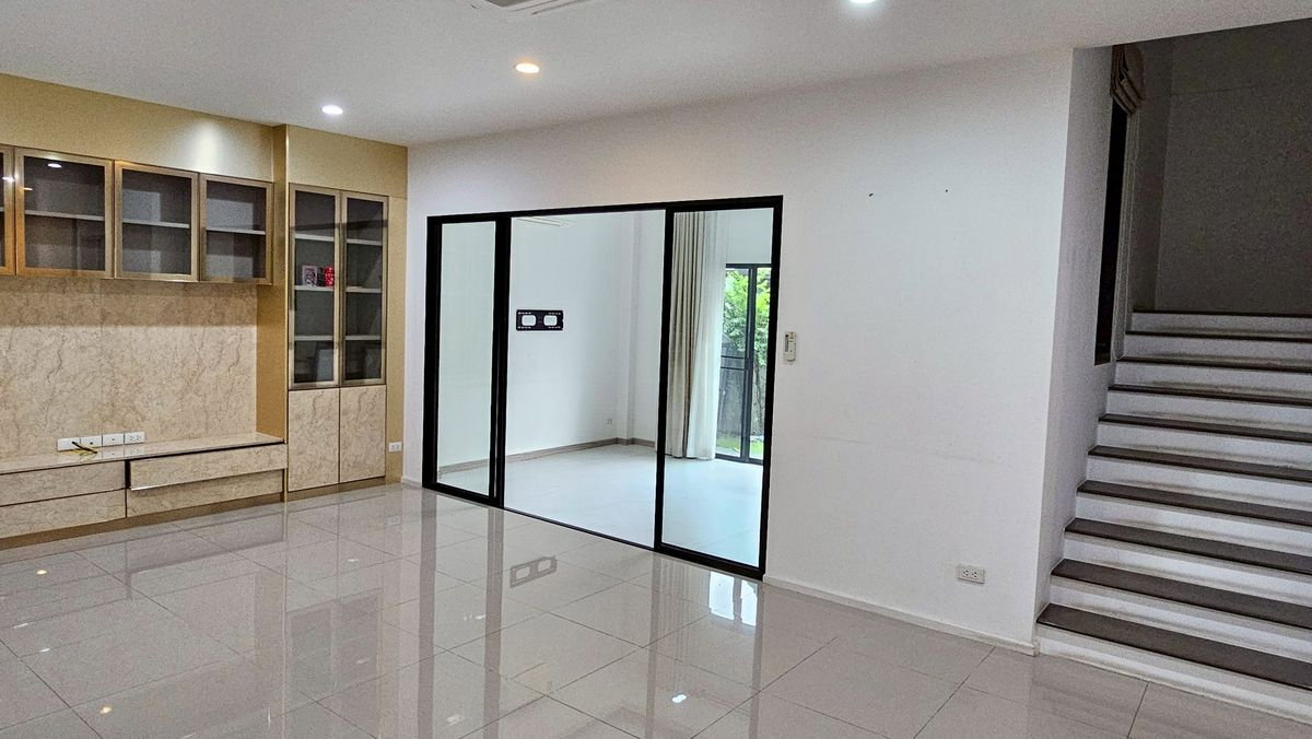 รูป 🏡✨ ให้เช่าบ้านเดี่ยวสไตล์ Nordic Minimal – โนเบิล เกเบิล วัชรพล 📍 ทำเลเพิ่มสิน – วัชรพล | บ้านหลังมุม ติดสวนส่วนกลาง - รูปที่ 2/13