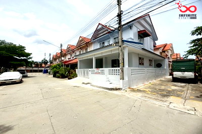 ทาวน์โฮม ถนนพระราม 2 : ขายทาวน์เฮาส์ 2ชั้น 30 ตรว. หลังมุม ม.กานดา ริมคลอง 2 สมุทรสาคร รีโนเวทใหม่