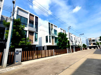ขายบ้านเดี่ยว : ขายบ้านเดี่ยว โครงการ นิว คอนเน็กซ์ เฮาส์ ดอนเมือง 3 ชั้น 3 ห้องนอน 4 ห้องน้ำ