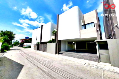 ขายบ้านเดี่ยว : ขายบ้านเดี่ยว 3 ชั้น ถนนบางนา-ตราด ม.วินด์ยาร์ด บางนา-ราม 2 ทุ่งเศรษฐี  ใกล้วงแหวนกาญจนาภิเษก