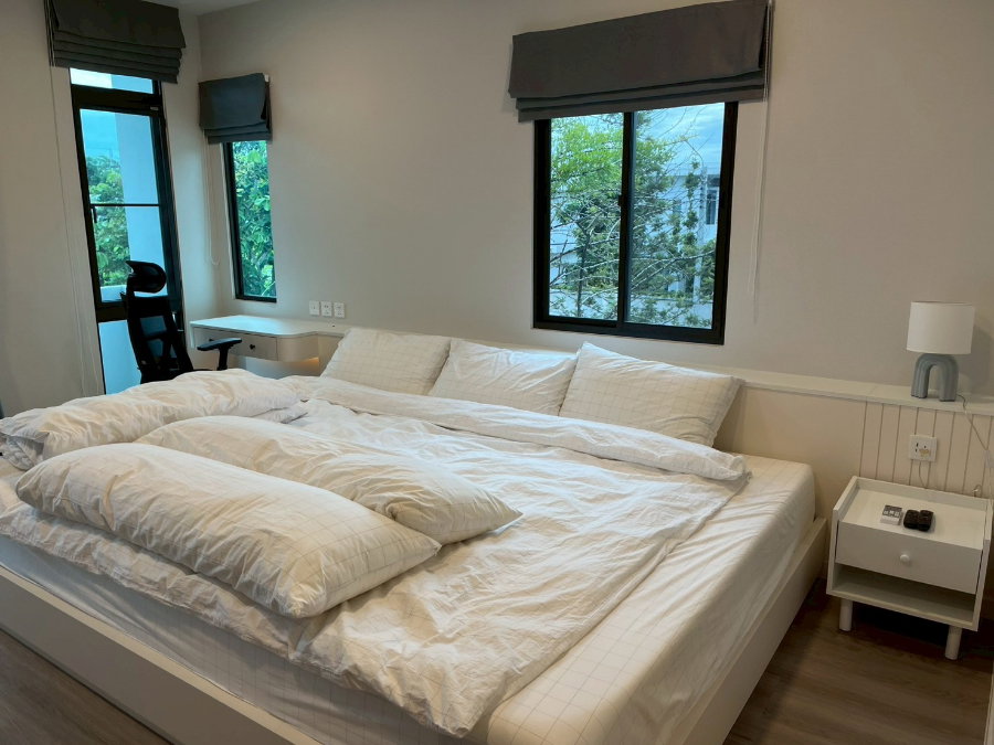 รูป 🏡✨ ให้เช่าบ้านเดี่ยวหรู | มัณฑนา 100+ กาญจนาฯ–บางบอน 5 📍 บ้านแปลงมุม ทิศใต้ รับลมดี พร้อมเฟอร์นิเจอร์และเครื่องใช้ไฟฟ้าระดับ Premium - รูปที่ 4/14