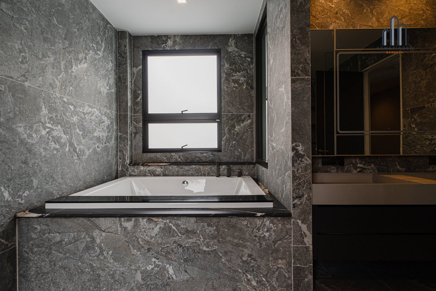 picture 95E1 – Ninety Five East One 4 bedrooms, for sale - 34/69