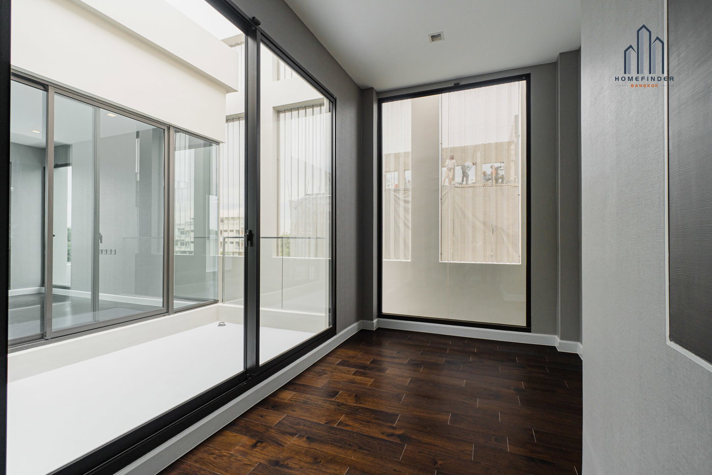 picture 95E1 – Ninety Five East One 4 bedrooms, for sale - 7/69