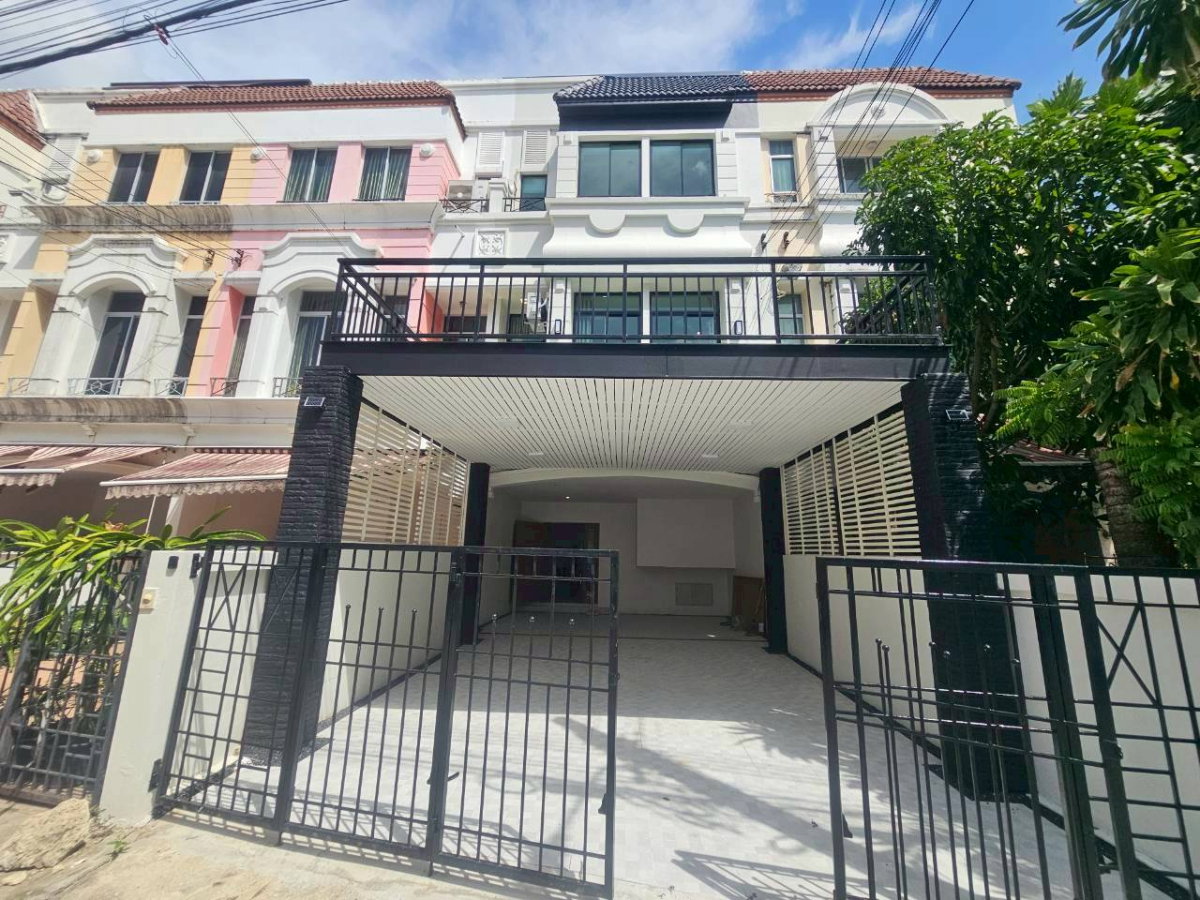 ทาวน์โฮม 3 ชั้น ให้เช่าบ้านกลางเมือง บริติซทาวน์ ศรีนครินทร์ (SPSAD4077)
