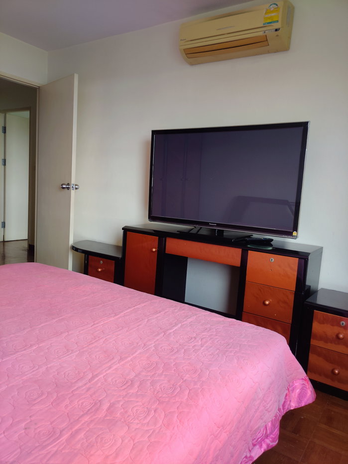 picture Furnished rental room, ready to move in. - 10/13