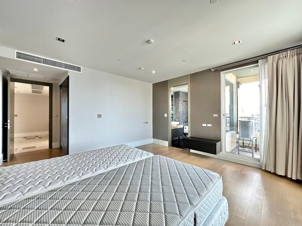 รูป Ideal 24 | Expansive 4 Bedroom Luxury Condo in Phrom Phong - BR11809CD - รูปที่ 24/57