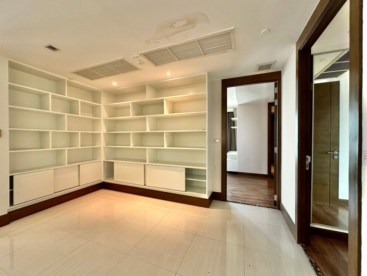 รูป Ideal 24 | Elegant 4 Bed Luxury Condo in Phrom Phong Area - BR14992CD - รูปที่ 24/52