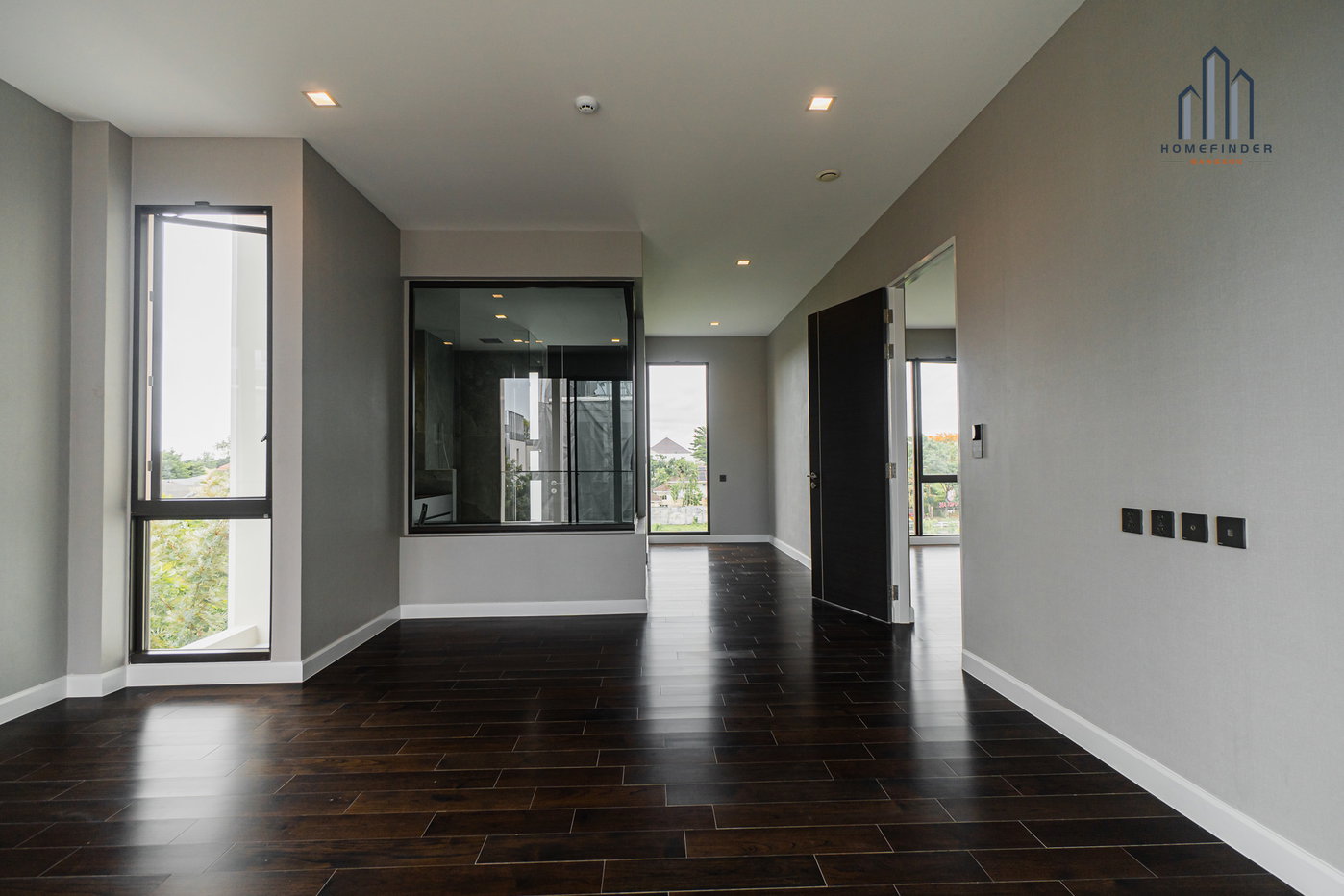 picture 95E1 – Ninety Five East One 4 bedrooms, for sale - 10/69
