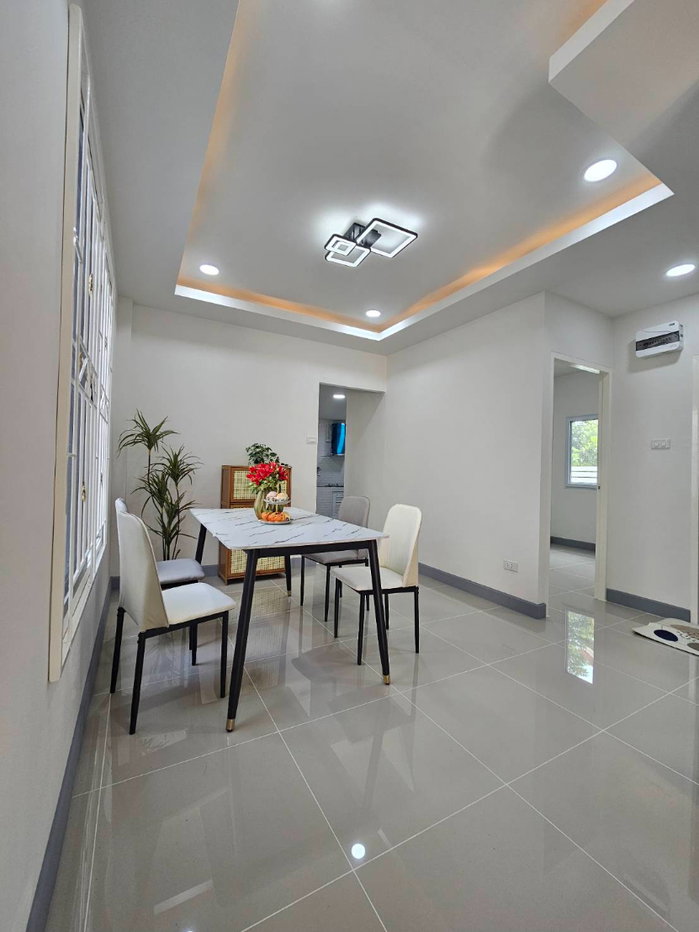 รูป บ้านเดี่ยวชั้นเดียว รีโนเวทใหม่ กว้างมากๆ หมู่บ้านนันทวัน10 ซอยเลียบวารี37 คู้ขวา หนองจอก บ้านสวย ทำเลดี เฟอร์นิเจอร์ครบพร้อมเข้าอยู่ - รูปที่ 10/22