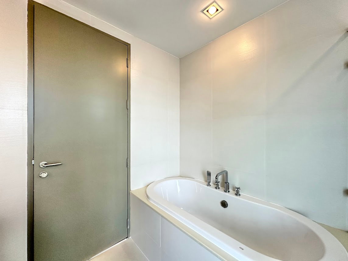 รูป Ideal 24 | Expansive 4 Bedroom Luxury Condo in Phrom Phong - BR11809CD - รูปที่ 33/57