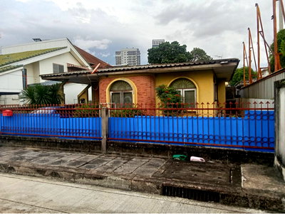 บ้านเดี่ยว วิทยาลัยป้องกันราชอาณาจักร (วปอ.) : ขายบ้านเก่าพร้อมที่ดิน ย่านห้วยขวาง 15 ล้านบาท