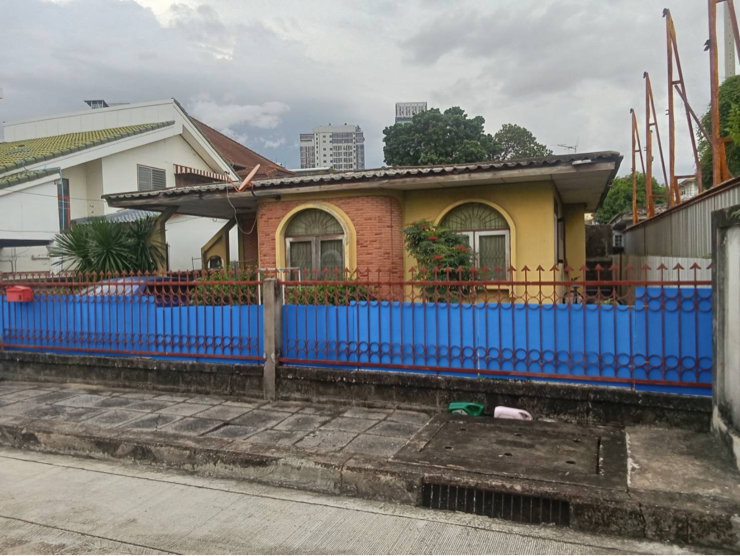 รูป ขายบ้านเก่าพร้อมที่ดิน ย่านห้วยขวาง 15 ล้านบาท - รูปที่ 1/5
