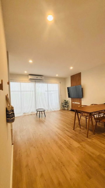 รูป ให้เช่า | ทาวน์โฮม 3 ชั้น พร้อมเข้าอยู่ ✨ บ้านในโครงการคุณภาพ พร้อมคลับเฮ้าส์ สระว่ายน้ำ และระบบรักษาความปลอดภัย 24 ชั่วโมง   #AHD-T0106 - รูปที่ 3/12