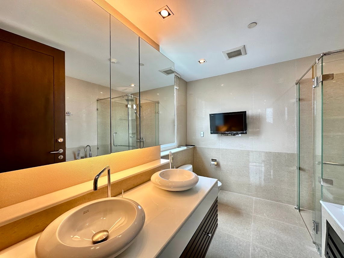 รูป Ideal 24 | Expansive 4 Bedroom Luxury Condo in Phrom Phong - BR11809CD - รูปที่ 18/57