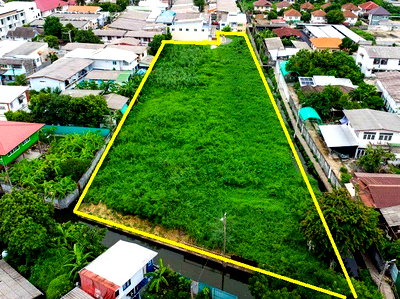 Land for sale MRT Phasi Charoen : Prime Investment Land: 3 Rai near Seacon Bangkae (Just 600m from Phetkasem Rd.) Perfect for an apartment building or sub-dividing for resale!