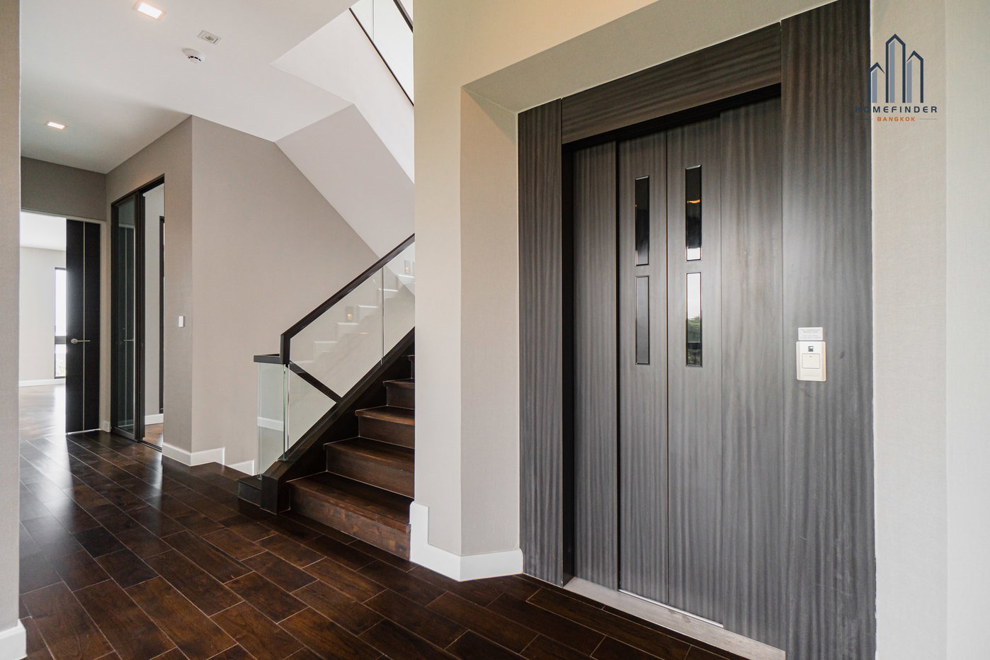 picture 95E1 – Ninety Five East One 4 bedrooms, for sale - 12/69