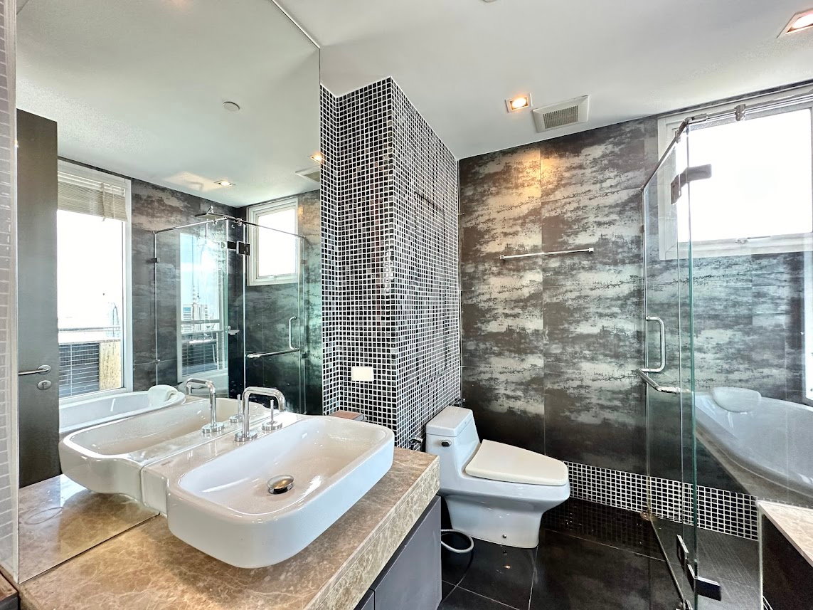รูป Ideal 24 | Expansive 4 Bedroom Luxury Condo in Phrom Phong - BR11809CD - รูปที่ 25/57