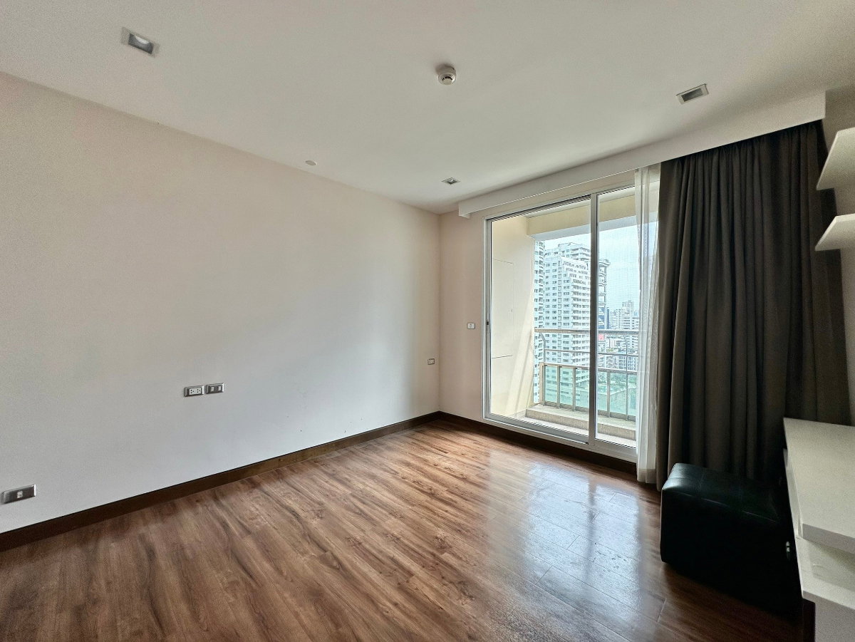 รูป Ideal 24 | Elegant 4 Bed Luxury Condo in Phrom Phong Area - BR14992CD - รูปที่ 31/52