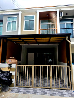 ทาวน์โฮม กรุงเทพมหานคร : ทาวน์เฮ้าส์รีโนเวทใหม่ ทำเลดี เดินทางสะดวก หมู่บ้านณราธร ถนนสุวินทวงศ์ 23 แขวงลำผักชี เขตหนองจอก 